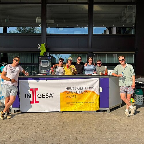 Zum zweiten Mal durften wir die @fachschaft_bauingenieurwesen als Biersponsor beim legendären Baufest unterstützen...