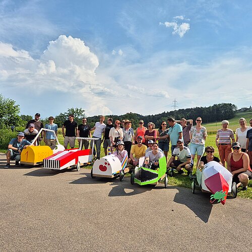 Unser Standortanlass Wetzikon stand dieses Jahr unter dem Motto „Bau dir eine coole Kiste!“ 🚗💨

In fünf Teams entstanden...